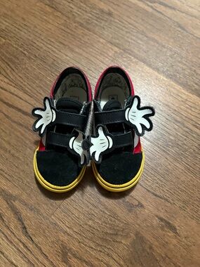 Vans Kids Black, Red & Yellow Cartoon Mickey Mouse Glove Velcro Sneakers 8 T